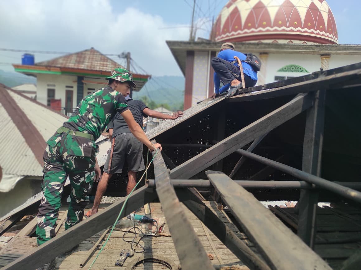 Transformasi hunian Bapak Entang di Citorek Barat oleh Satgas TMMD ke-130