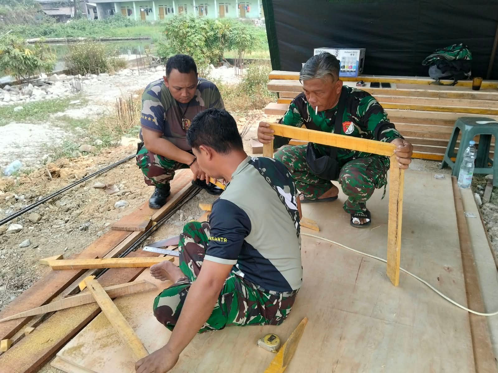Tingkatkan Kerja Konstruksi, Satgas TMMD Kembangkan Teknik Pembuatan Bagesting