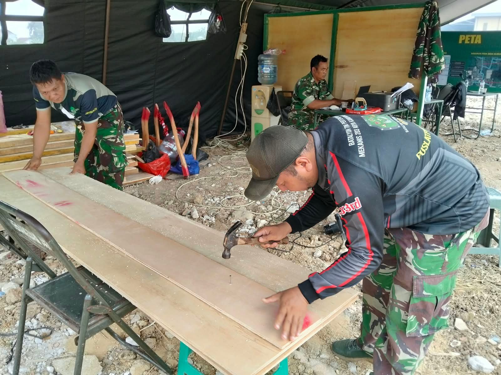 Inisiatif Satgas TMMD 130: Persiapkan Triplek untuk Kegiatan Pembangunan Desa