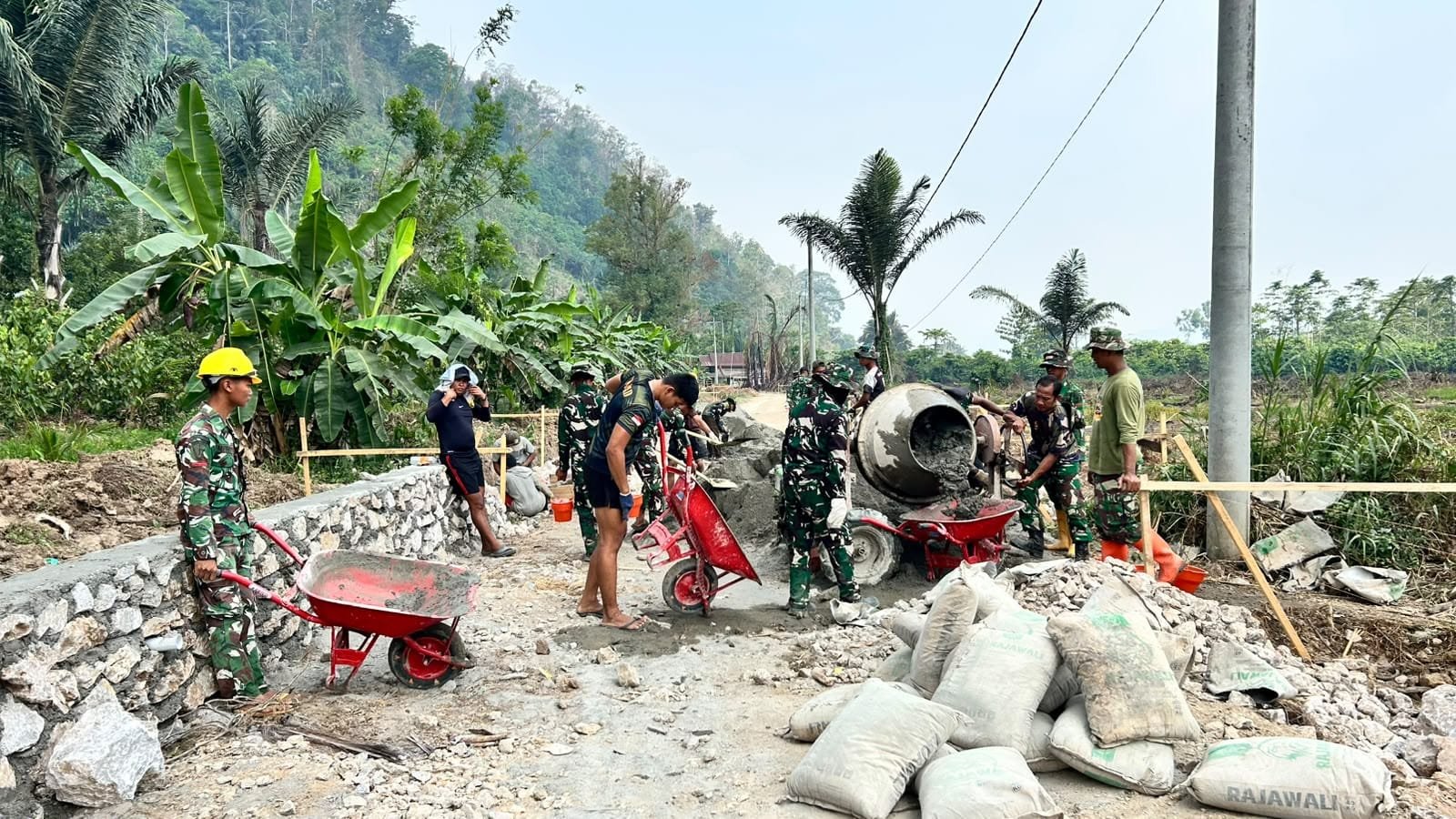 Inisiatif TMMD ke-130: Memperkuat Ekonomi Parumpanai Lewat Pembangunan Jalan Berkolaborasi