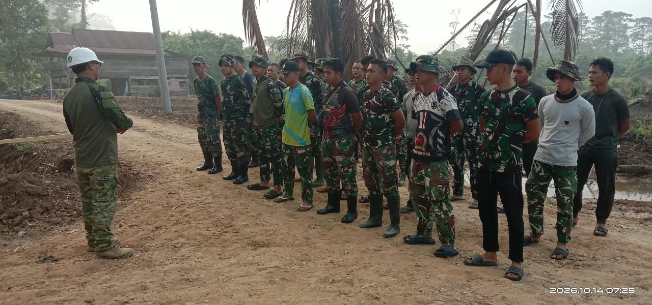 Sinergi TNI dan Masyarakat dalam Apel Pagi Sebelum Mulai Tugas TMMD