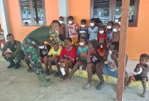 Satgas TMMD Dorong Anak Yamboi Pahami Manfaat Masker untuk Kesehatan