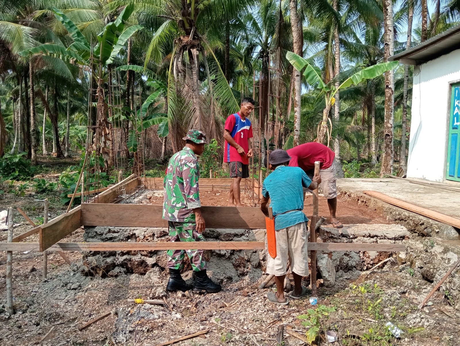 Kodim 1512/Weda Tingkatkan Kualitas Ibadah dengan Pembangunan Bak Wudhu di Kacepi
