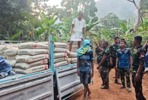 Semangat Juang Satgas TMMD Dalam Akses Material di Medan Sulit Dusun Seri