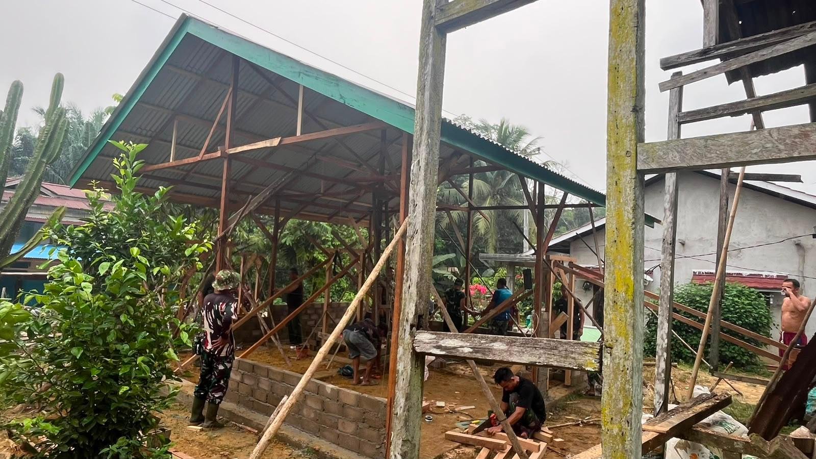 Proyek Pembangunan Rumah Ibu Suhanim Terus Berlanjut Berkat Kerja Satgas TMMD