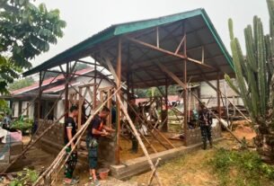 Konstruksi Rumah Ibu Suhanim Tunjukkan Perkembangan Positif di TMMD Kodim 1210