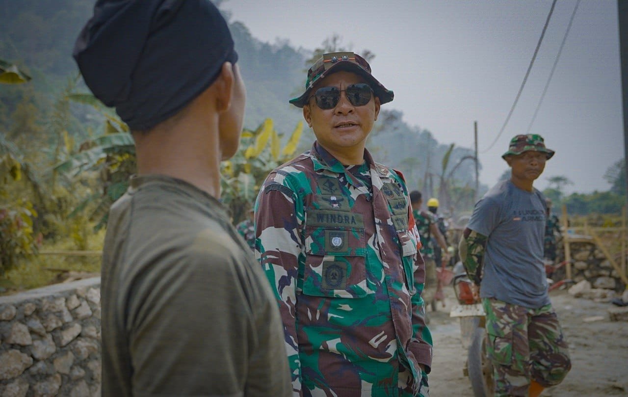 Prajurit TMMD di Luwu Timur Diberi Motivasi Oleh Dansatgas di Lokasi Kerja