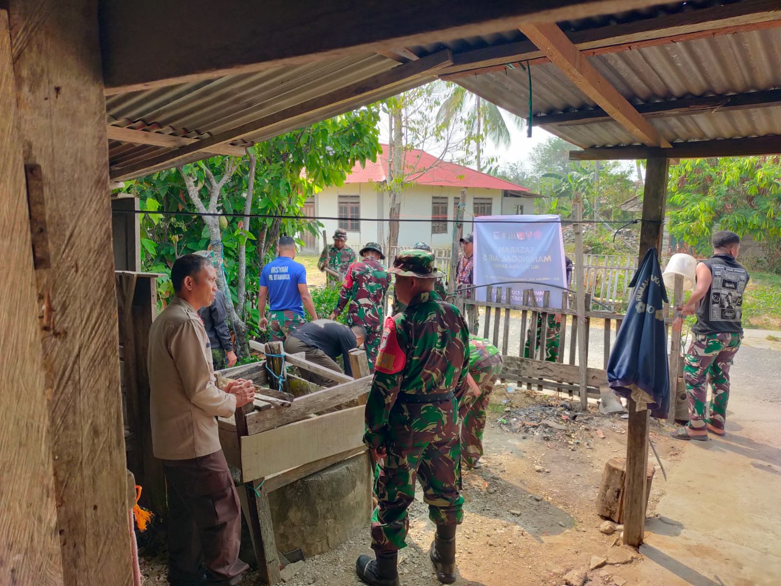 TNI Bangun Sumur Pompa di Desa Soe untuk Pemenuhan Kebutuhan Air Bersih