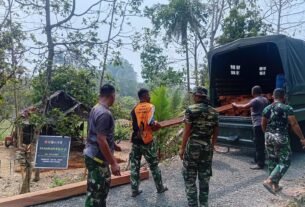 Material Kayu Disalurkan TNI untuk Meningkatkan Hunian di Desa Leboni