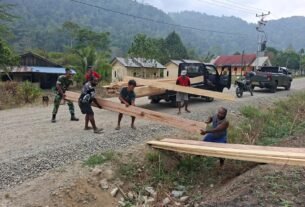 Warga Yamboi dan TNI Bersatu Menyukseskan Proyek TMMD ke-130