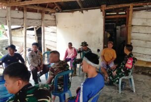 Membangun Kedekatan, Satgas TMMD ke-130 Berinteraksi dengan Warga Desa Mayakeli