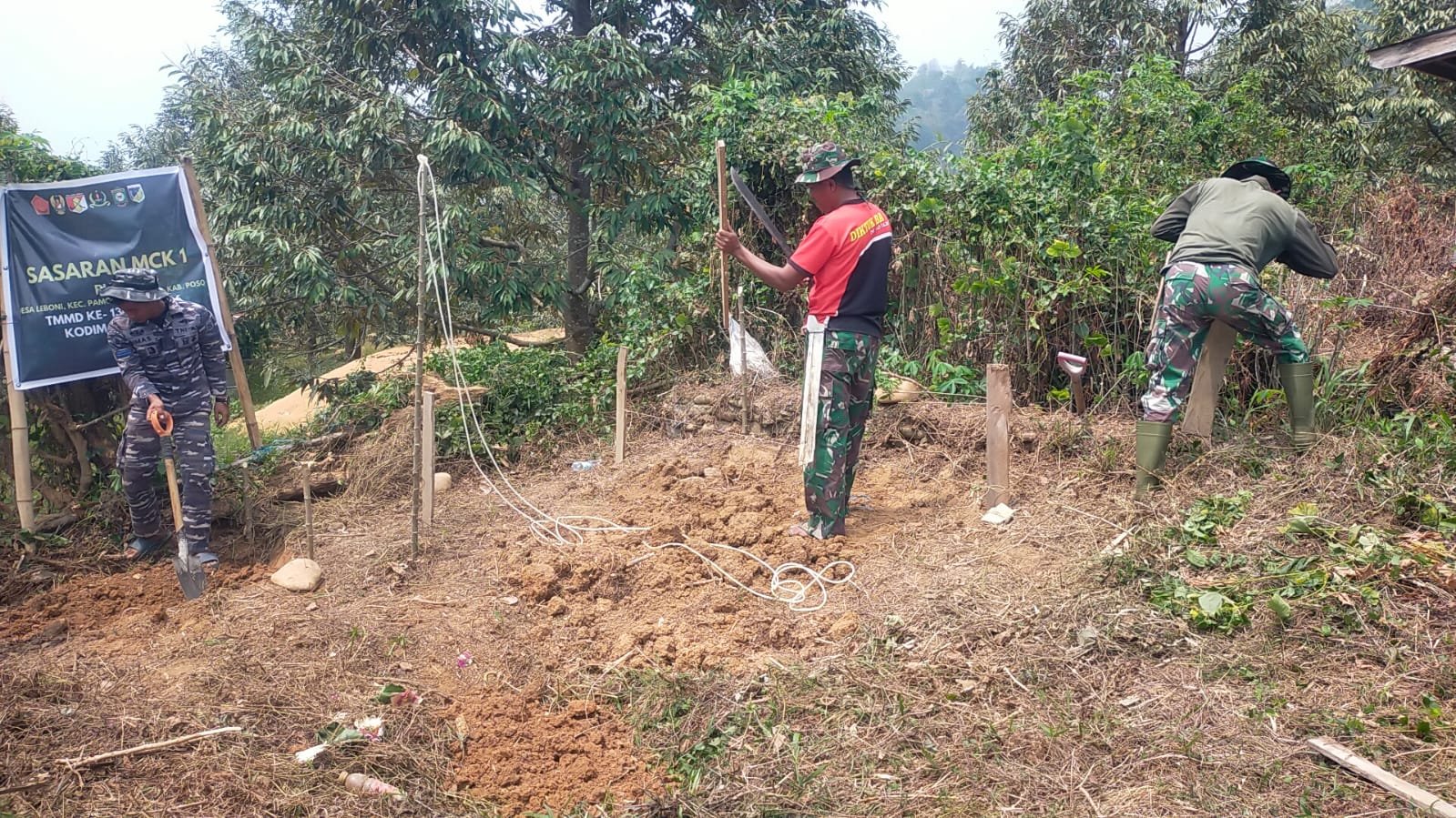 Satgas TMMD ke-130 Awali Pembangunan MCK untuk Masyarakat Desa Leboni