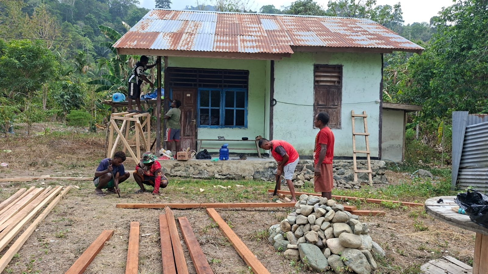 Semangat Komunitas dalam Proyek Rehabilitasi RTLH TMMD di Manokwari Selatan