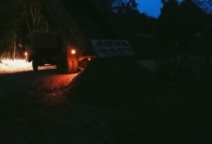Keseriusan Satgas TMMD Kodim 1808/Mansel dalam Melansir Material di Malam Hari