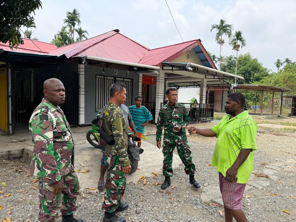 Kapten Hendro Berikan Penjelasan Proyek Jalan TMMD di Manokwari Selatan