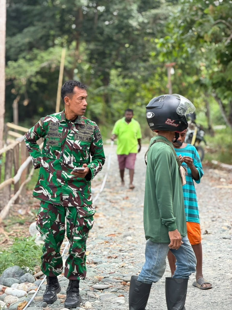 Kapten Inf Hendro Ajak Warga Dukung Pembangunan Jalan Akses TMMD ke-130