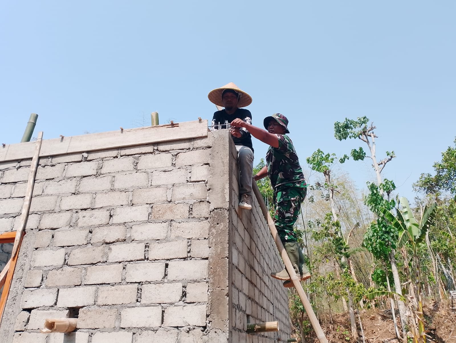 Pembangunan Fasilitas dan Rumah Layak untuk Nenek Waqilah di Tulungagung Berlanjut