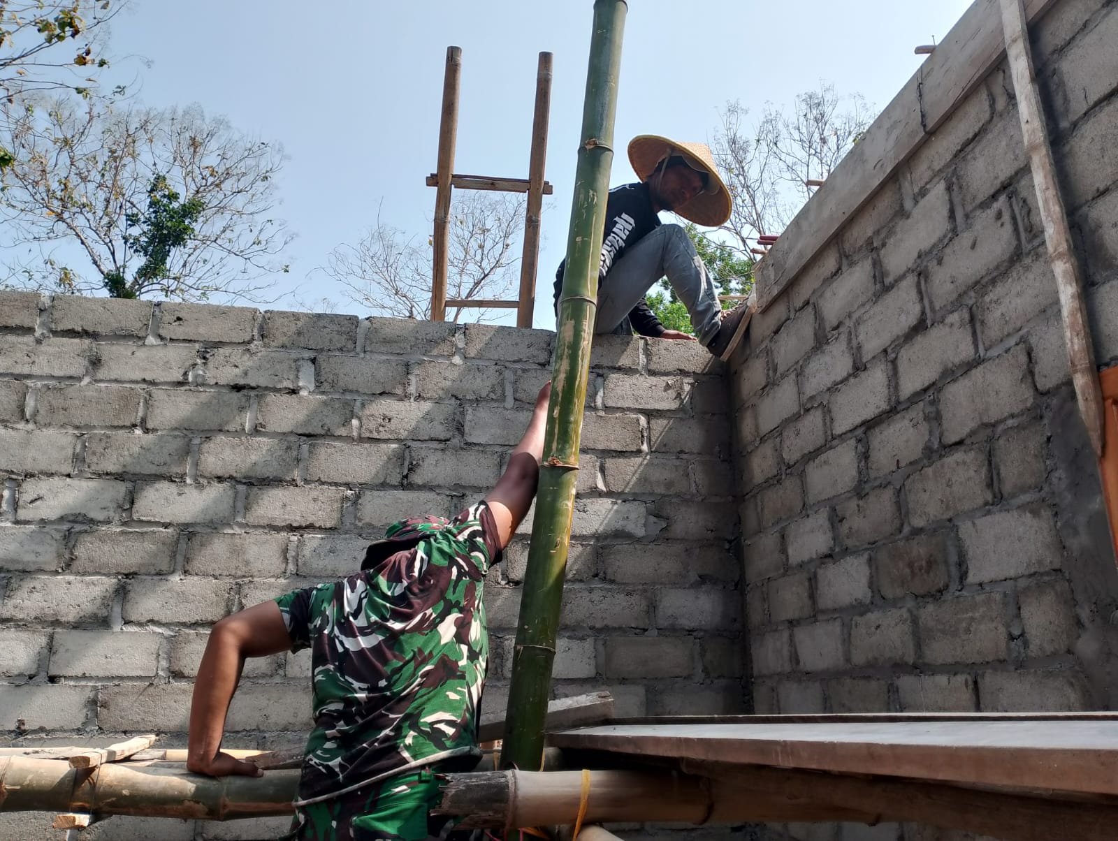 Kehadiran TMMD Tulungagung Mewujudkan Fasilitas Sanitasi untuk Mbah Waqilah