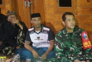 Satgas TMMD Kodim Lebak Ajak Warga Rayakan Kebersamaan Melalui Nonton Sepak Bola
