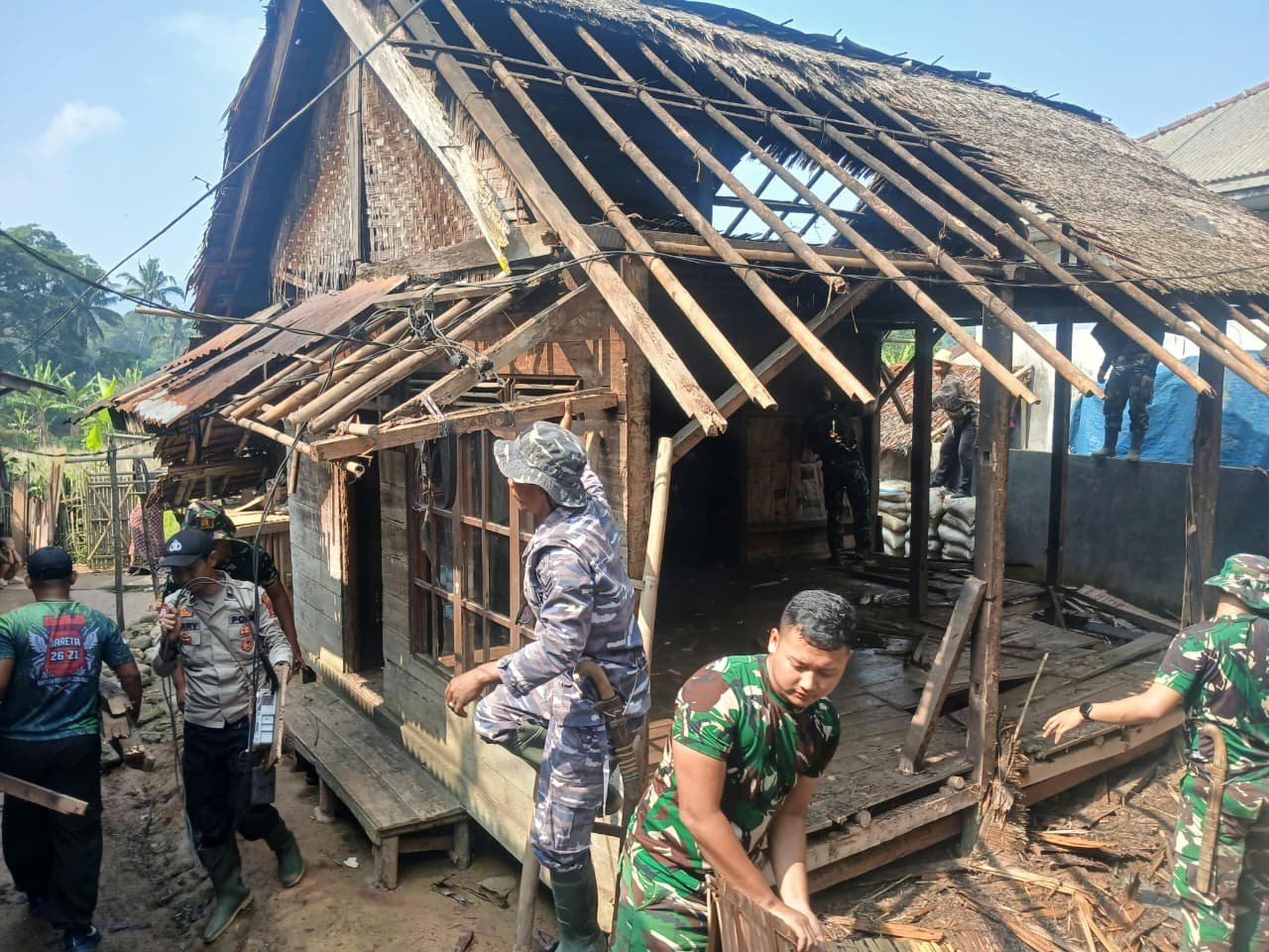 Perubahan Positif untuk Rumah Bapak Apin melalui Program TMMD ke-130