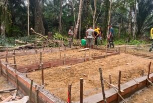 Harapan Baru Ibu Tina: Pembangunan Rumah Layak Berbasis Gotong Royong