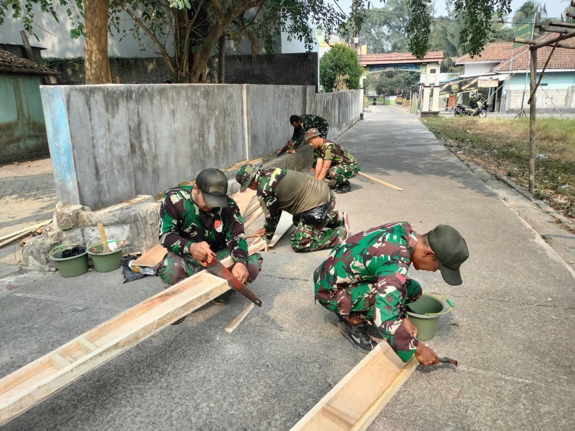Pekerjaan Bekisting TMMD ke-130 di Sumur Bandung Dikebut Demi Percepatan Infrastruktur