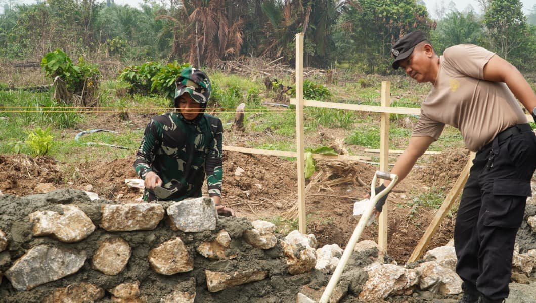 Kerjasama TNI-Polri dan Masyarakat Dorong Pembangunan Desa di Luwu Timur