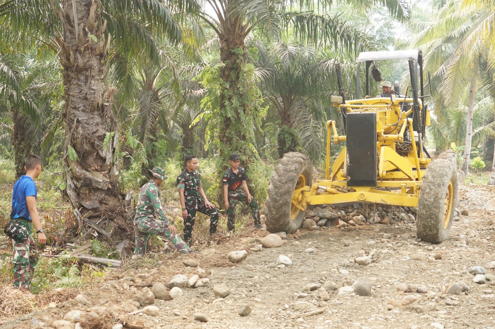 Akses Jalan Baru TMMD ke-130 Buka Kesempatan Ekonomi Masyarakat Perbatasan