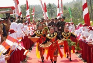 Siswa SD Taji Unjuk Kebudayaan dalam Acara TMMD ke-130 di Malang